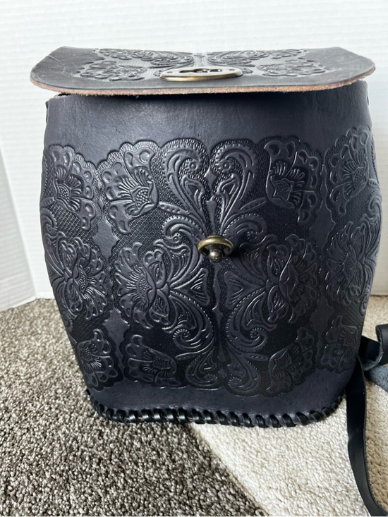 Arte Mestiza Beautiful Black Fully Adjustable Hand Tooled Leather Backpack main image 8